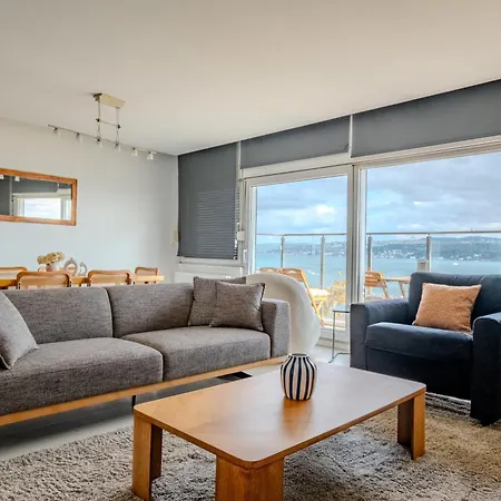 Bosphorus View With 3 Bedrooms And 2 Bathrooms * イスタンブール