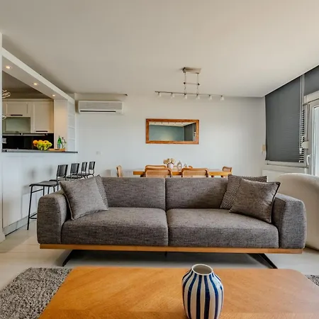 アパート Bosphorus View With 3 Bedrooms And 2 Bathrooms イスタンブール