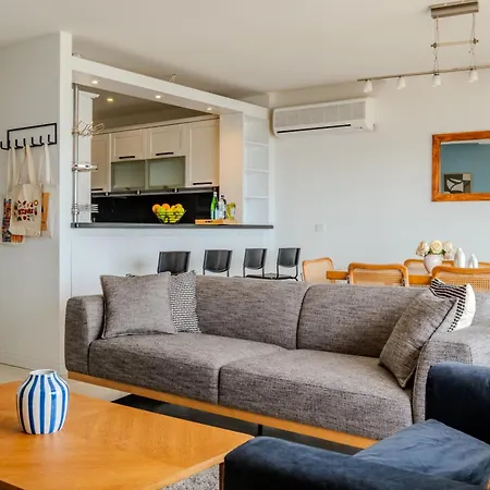 Bosphorus View With 3 Bedrooms And 2 Bathrooms アパート イスタンブール