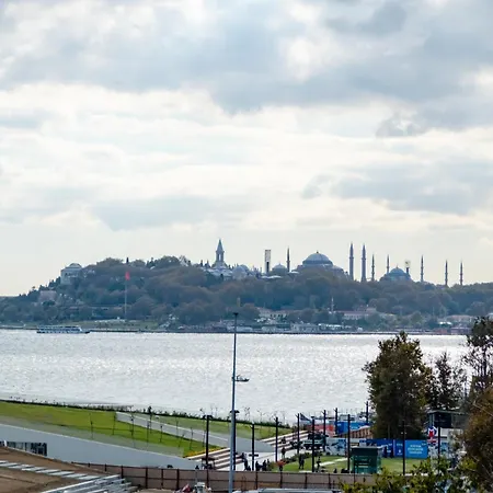 アパート Bosphorus View With 3 Bedrooms And 2 Bathrooms イスタンブール